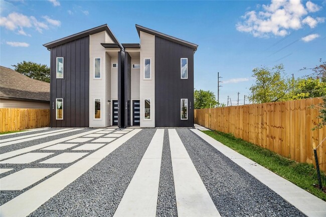 Photo - 415 Clearwater St Unit A