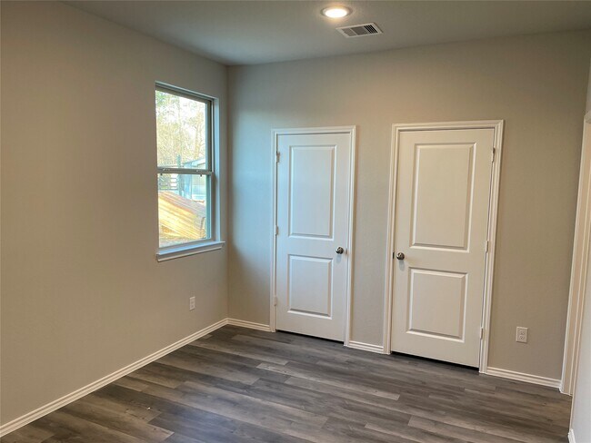 Photo - 233 Ridgeside Ct