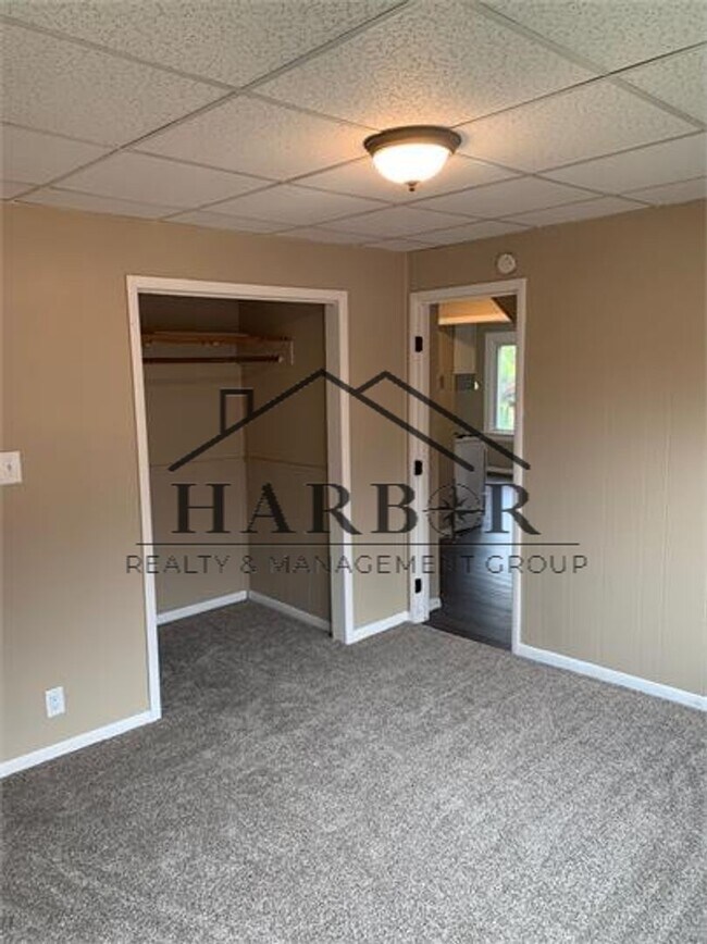 Photo - 28 6th Ave SE