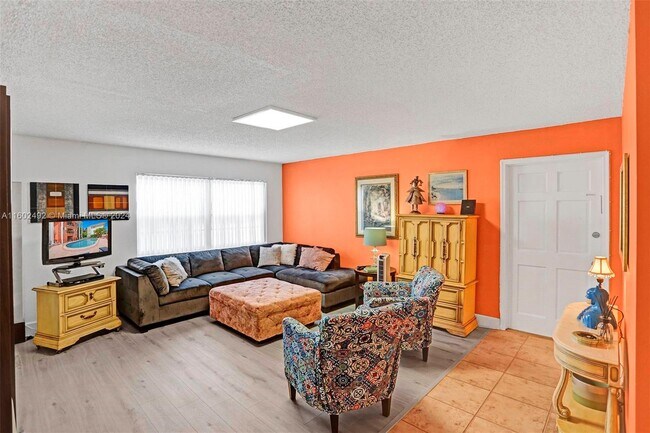 Photo - 2500 NE 9th St