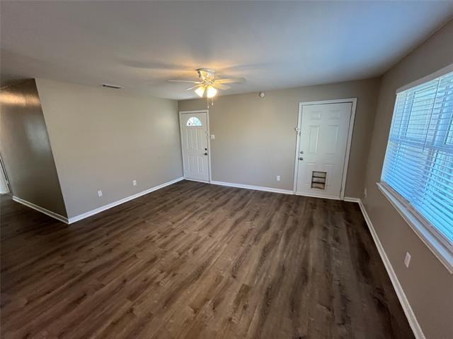 Photo - 926 Warren Way