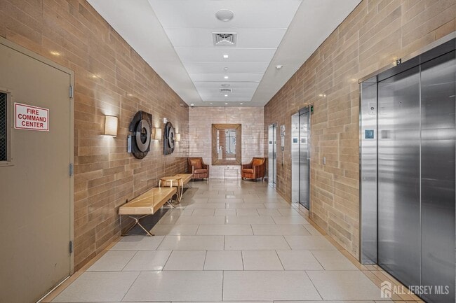 Photo - 110 Somerset St Unidad 2205