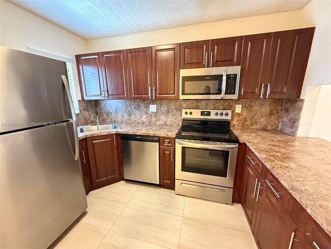Building Photo - 2740 W 76th St Unit 204 Rental