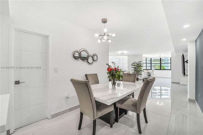 Building Photo - 999 Brickell Bay Dr Unit 711