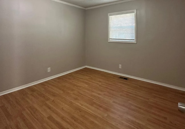 Photo - 136 Melba Ave SW