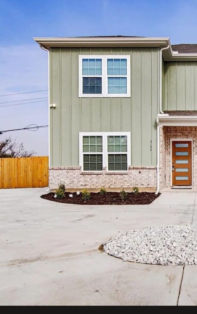 Building Photo - 3155 N Glen Garden Dr