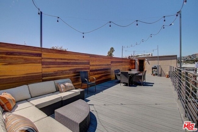 Building Photo - 7505 Hampton Ave Unit 16