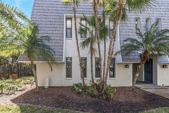 Building Photo - 712 Lyndhurst St Unit 301 Rental