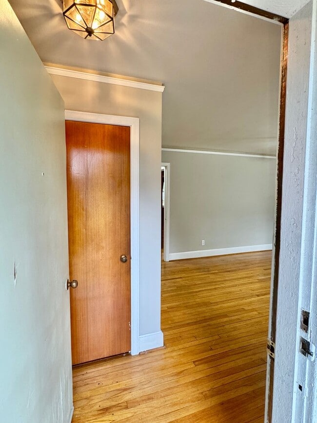 Photo - Charming 3 Bedroom / 1 Bath Home with Orig...