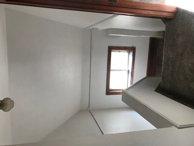 2043 St Clair St Unit Upper
