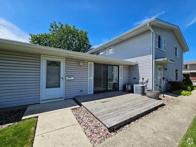 Building Photo - 829 Pondview Ct Rental