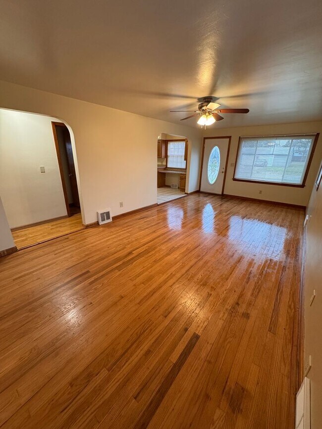 Photo - 285 E Howard St