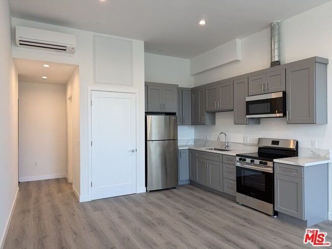 1870 1st St Unidad 202