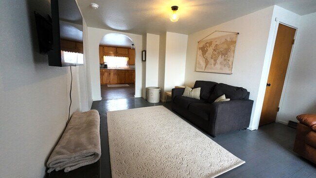 Photo - 304 W Pine St