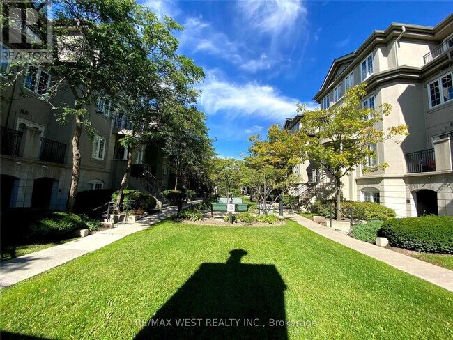 Photo - 108 Finch Ave W