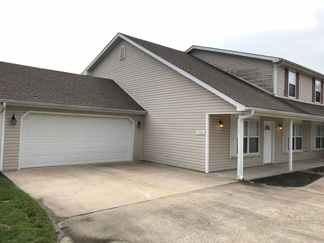 Photo - 1704-1706-1706 Juniper Dr