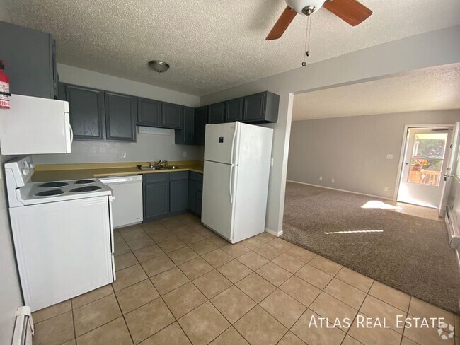 Building Photo - Beautiful 2Bed/2Bath Open Floorplan Centra... Unit C Rental