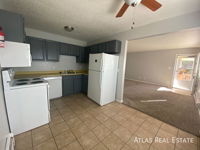 Beautiful 2Bed/2Bath Open Floorplan Centra... - Beautiful 2Bed/2Bath Open Floorplan Centra... Apartment Unit C