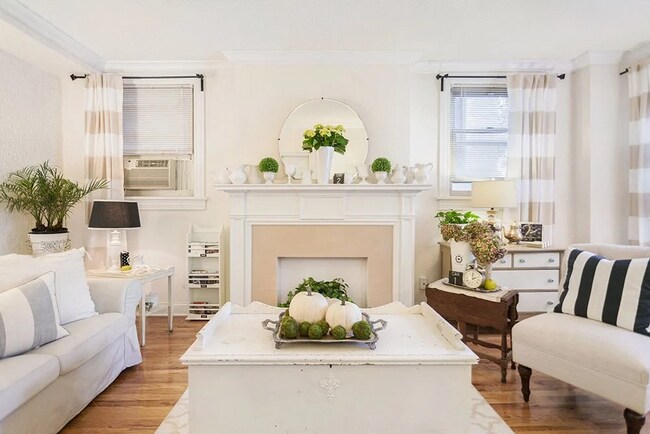 Photo - 901 W Argyle St