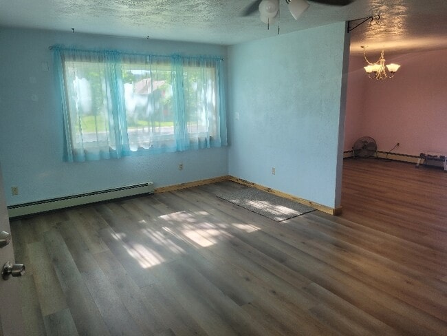 Photo - 260 W 5th St