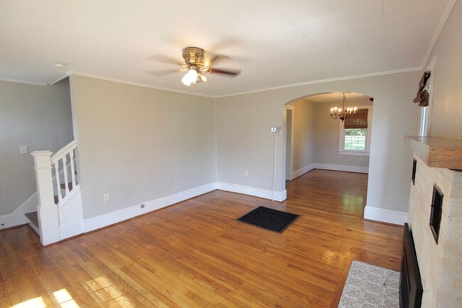 Photo - 49 N High St