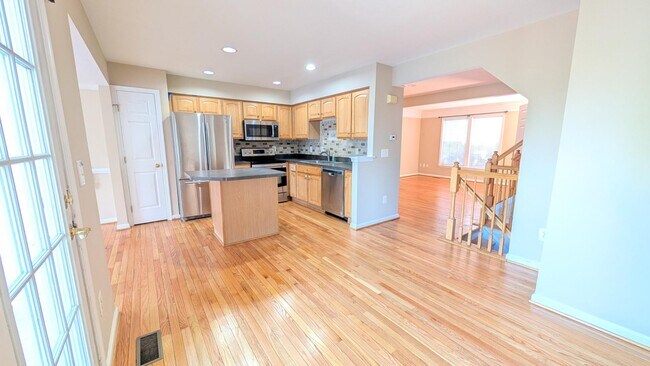 Photo - 211 Shirley Square SE