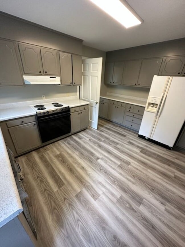 Photo - 2670 Grosvenor Pl