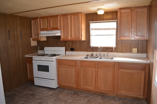 8000 Rolling Hills Dr
