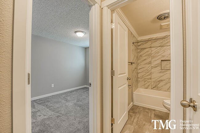 Photo - Bright Upper-Level 2 BD with Covered Deck Unit D