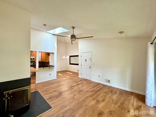 Photo - 21 Crabapple Ln