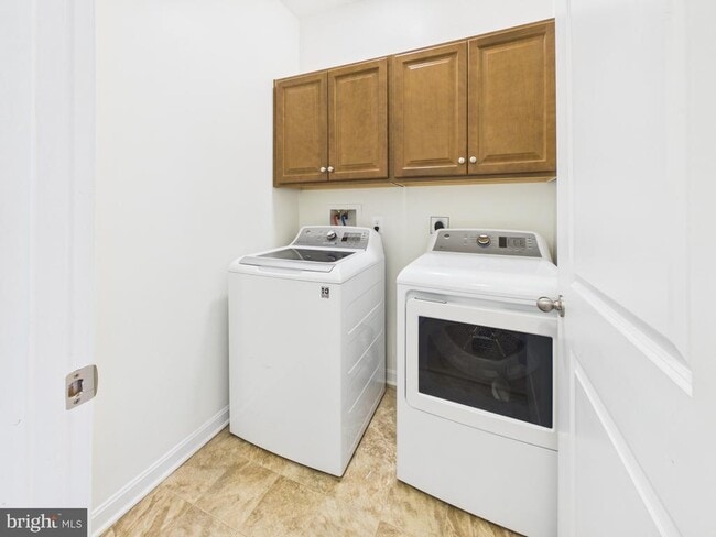 Building Photo - 3527 Piney Woods Pl Unit H002