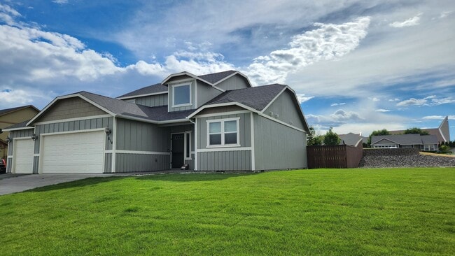 Building Photo - 3 bedroom 2.5 Bath house near Park Orchard...