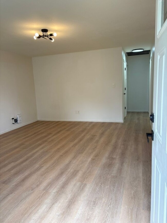 Photo - Delightful 2 Bedroom Bungalow Home-317 Woods