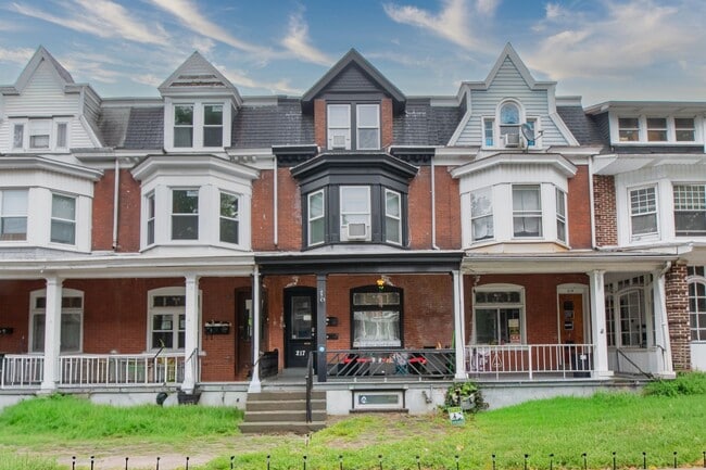 Building Photo - 217 S Madison St Unit 2 Rental