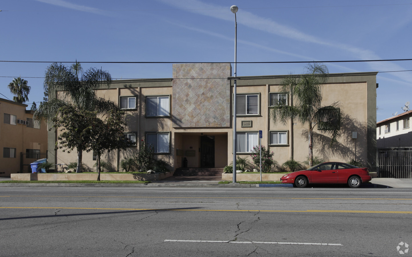 Photo - 5635 Laurel Canyon Blvd Apartments