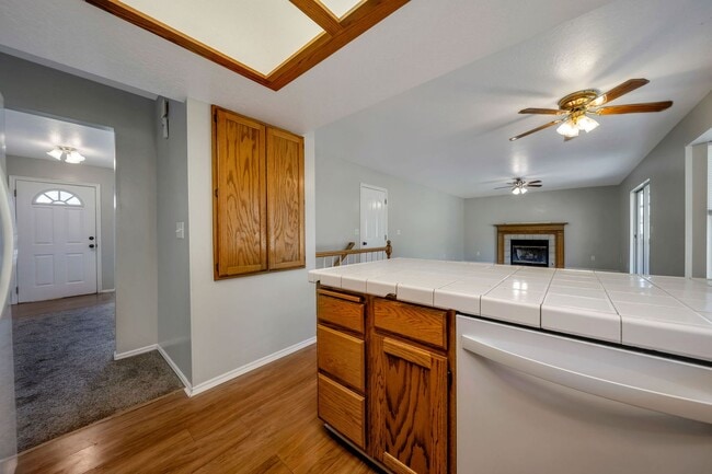 Photo - Spacious Sandy Rambler w 2 car attached