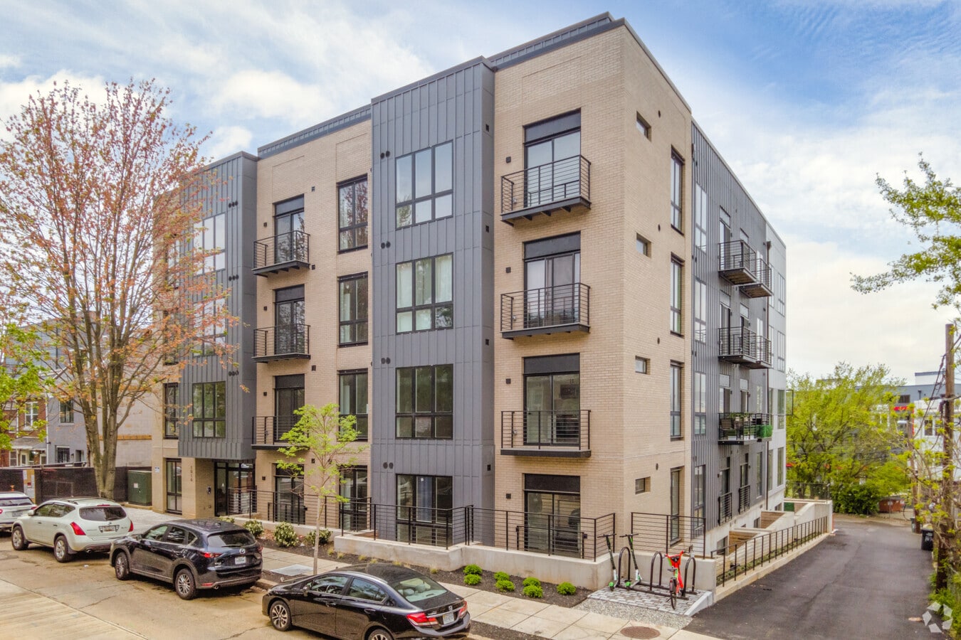 1016 17th Pl NE - The View at 17