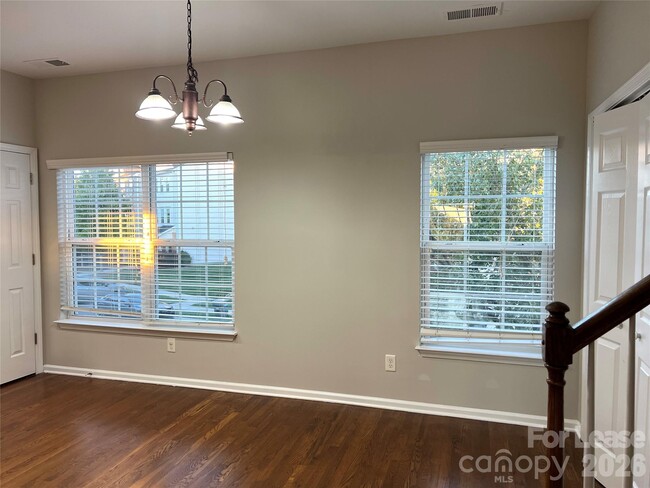 Photo - 9844 Walkers Glen Dr NW