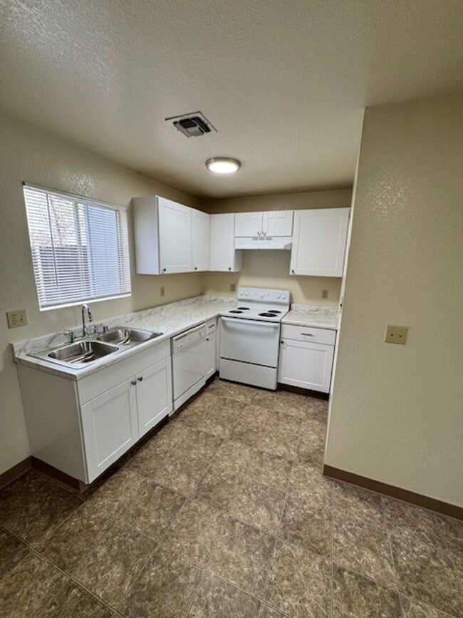 Photo - 863 Shiloh Ct Unit 3