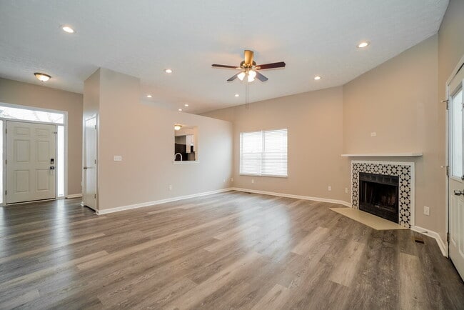 Photo - 5037 Shady Oak Dr