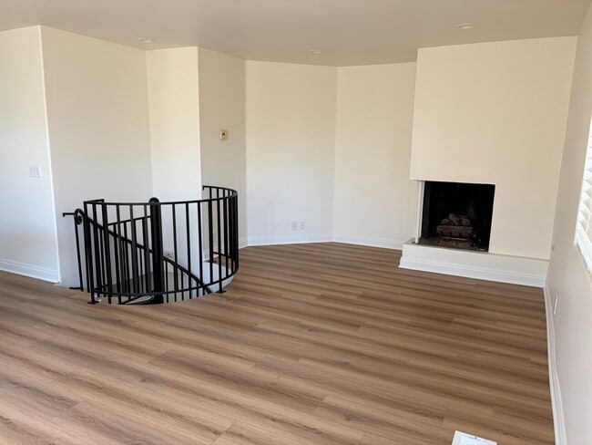 3111 Bayview Dr Unit A