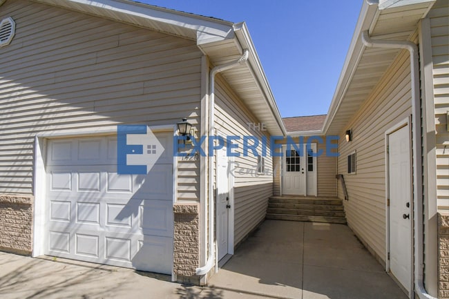 Photo - 1420 E Redwood Blvd