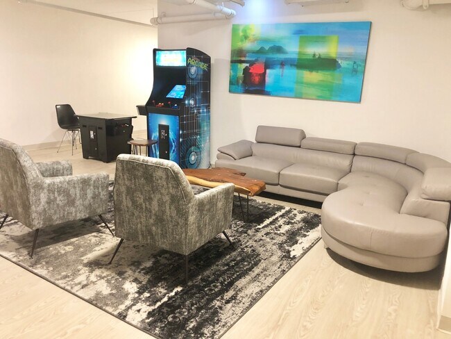 Photo - Cute Studio Downtown! 8 Weeks Free!! Unit 708