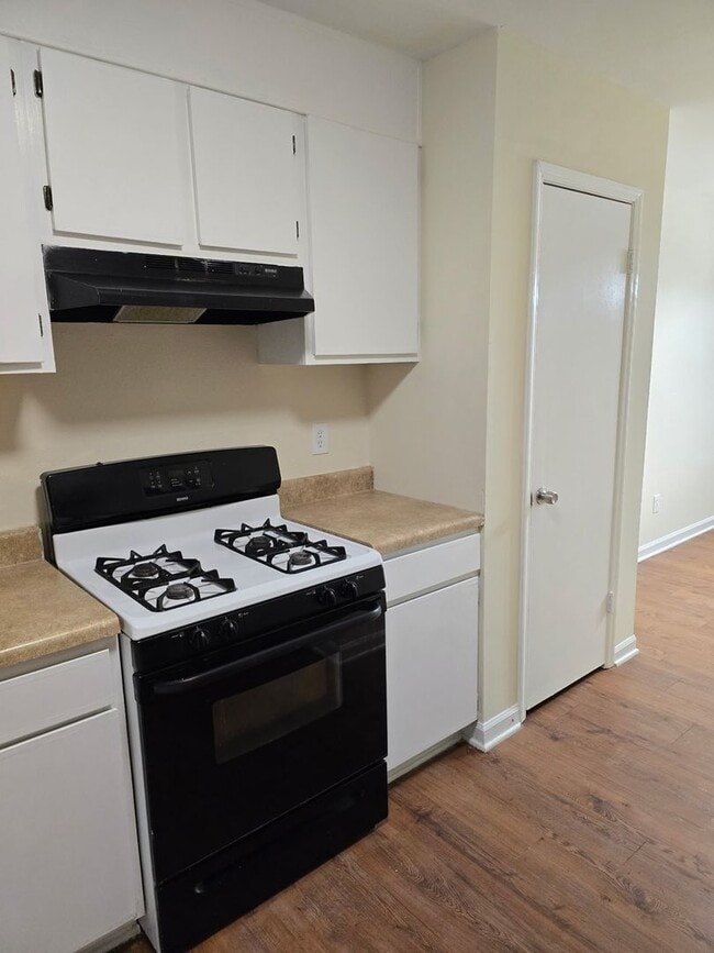 1225 Oakplace Dr SW Unit D