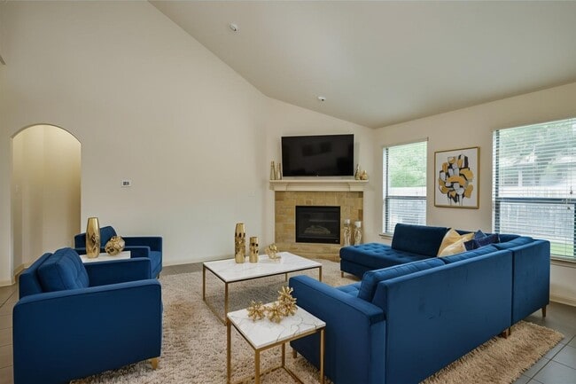 Photo - 11014 Sir Alex Dr