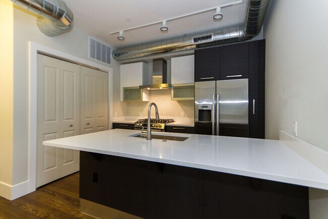 Photo - 11 Saint George St Unit 406
