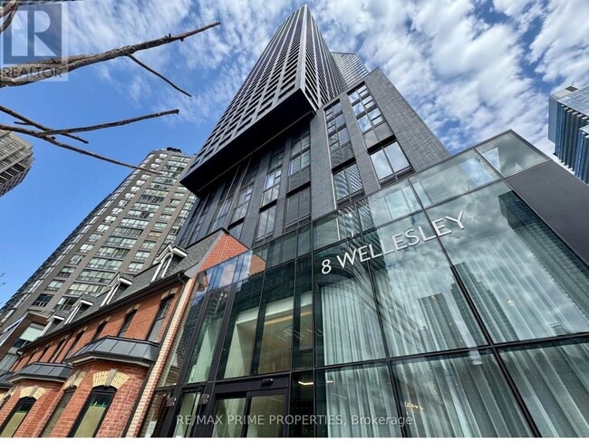Photo - 8 Wellesley St W Unité 2808