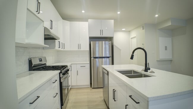 Photo - 10240-10157 157 St NW Unit MAIN 10242