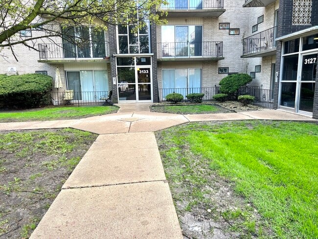 Building Photo - 3133 Bernice Rd Unit 2