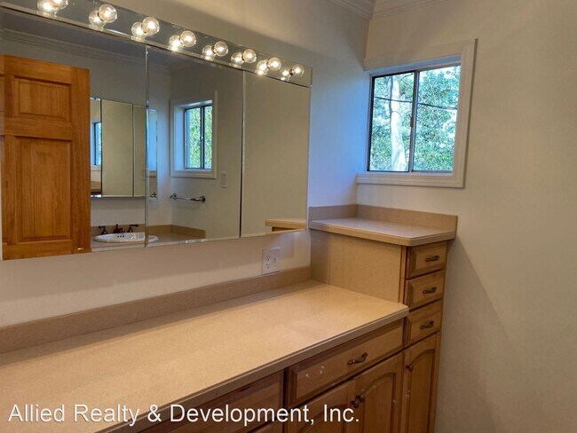 Photo - 4 br, 2.5 bath House - 1602 27th Avenue E